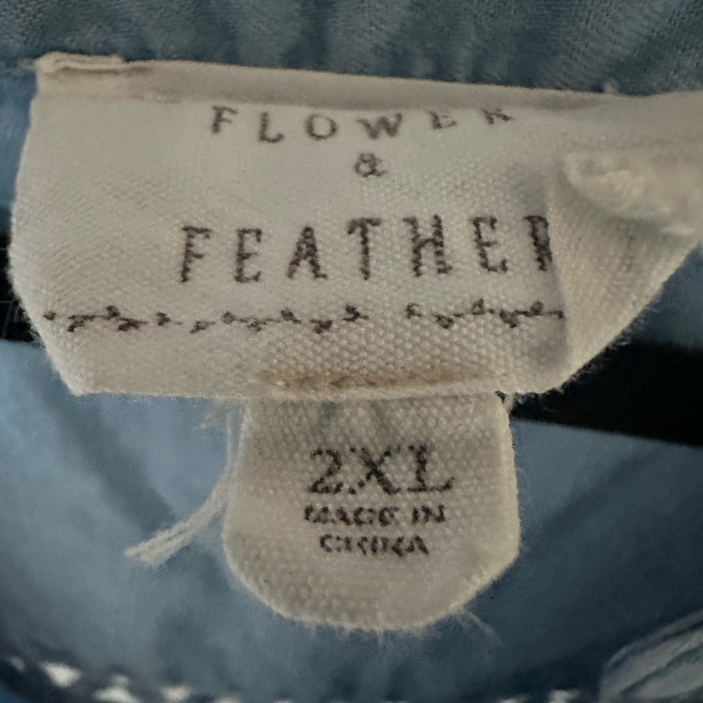 Flower & feather blouse size 2X - Picture 4 of 4